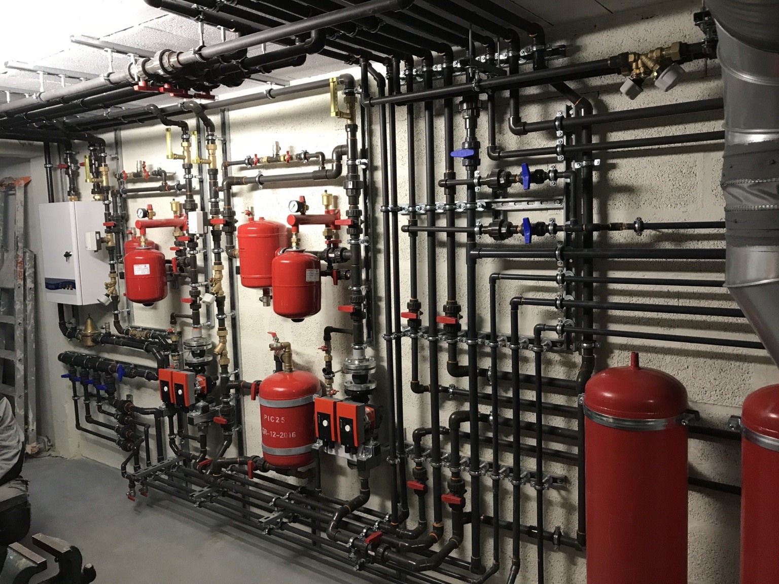 Distribution hydraulique structurée dans un local technique